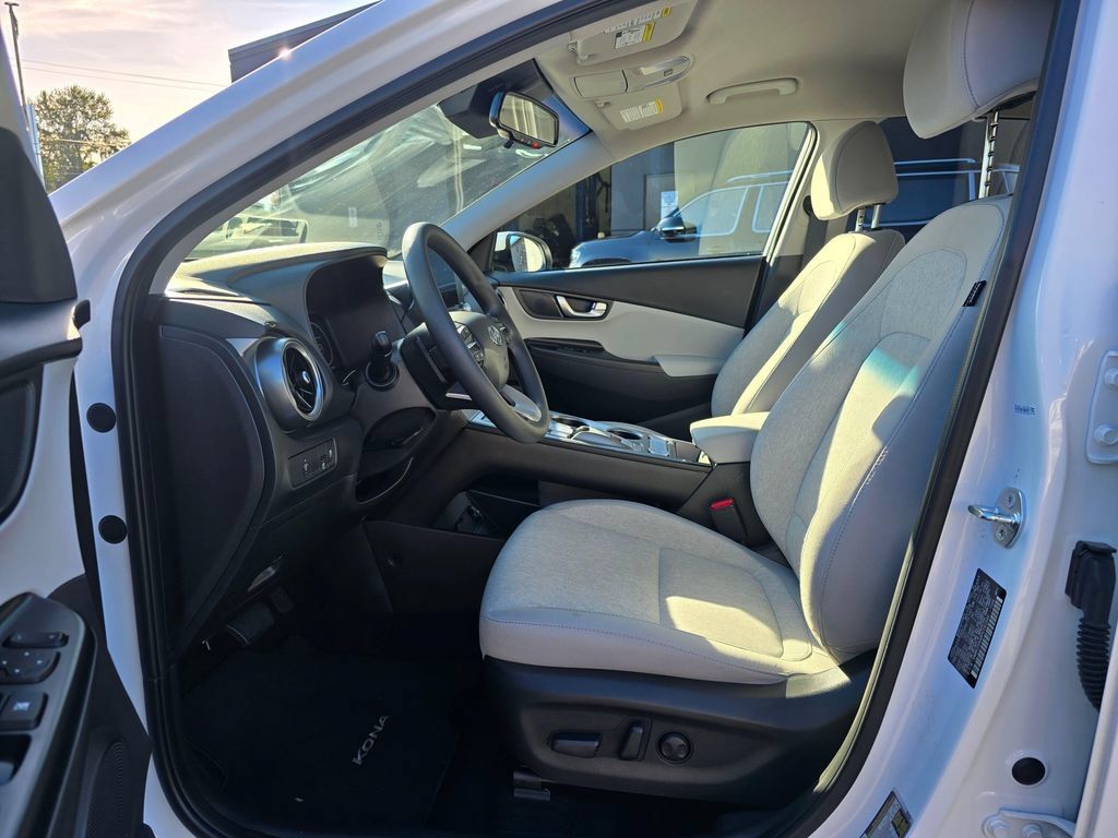 Used 2023 Hyundai Kona SE FWD image 17