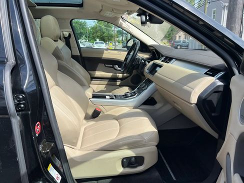 Used 2017 Land Rover Range Rover Evoque SE AWD/4WD image 31
