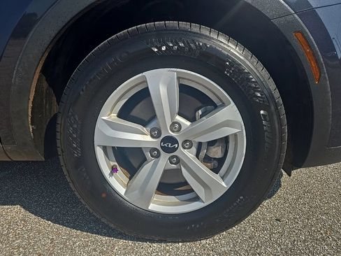 Used 2025 Kia Sorento LX FWD image 30