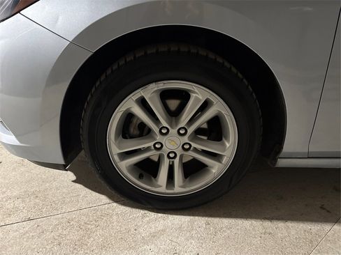 Used 2017 Chevrolet Cruze LT w/ Convenience Package image 13