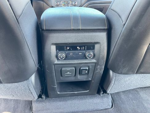 Used 2018 Chevrolet Traverse LT w/ LPO, Black Accent Package FWD image 26