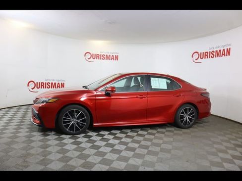 Used 2021 Toyota Camry SE w/ Cold Weather Package image 8