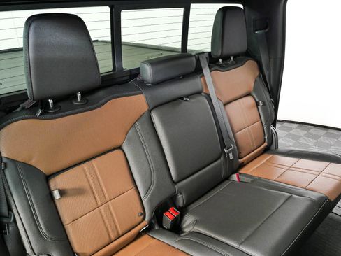 Used 2023 Chevrolet Silverado 1500 High Country w/ High Country Premium Package AWD/4WD image 22