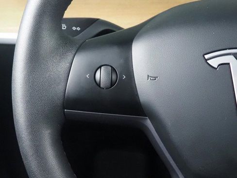 Used 2025 Tesla Model Y Long Range RWD image 21