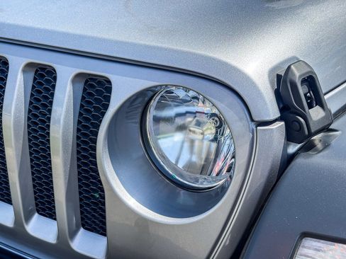 Used 2018 Jeep Wrangler Unlimited Sport AWD/4WD image 9