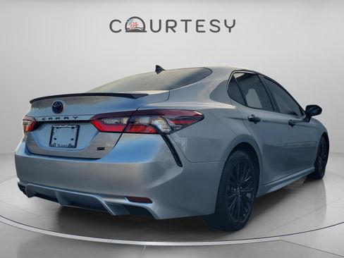 Used 2022 Toyota Camry SE w/ Convenience Package image 5