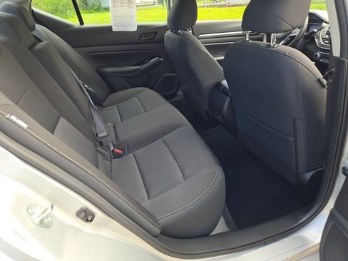 Used 2023 Nissan Altima 2.5 SV AWD/4WD image 7