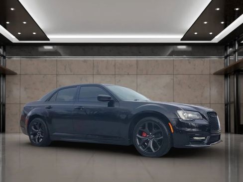 Used 2020 Chrysler 300 Touring L w/ Quick Order Package 2EF image 7