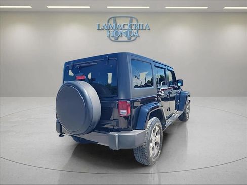 Used 2018 Jeep Wrangler Unlimited Sahara AWD/4WD image 5