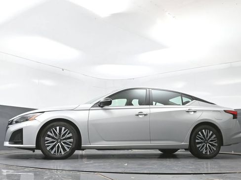Used 2024 Nissan Altima 2.5 SV FWD image 51