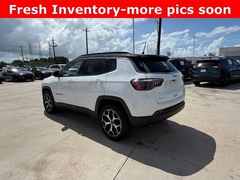 Used 2025 Jeep Compass Limited AWD/4WD image 2