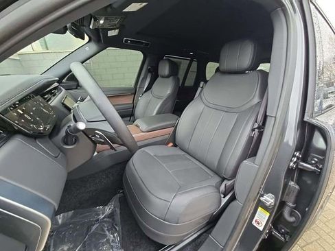 Certified 2025 Land Rover Range Rover SE image 9