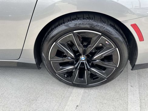 Used 2026 BMW 740i w/ Premium Package image 6