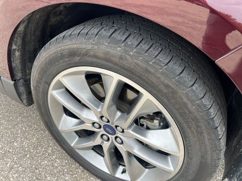 Used 2018 Ford Edge Titanium w/ Equipment Group 301A AWD/4WD image 19