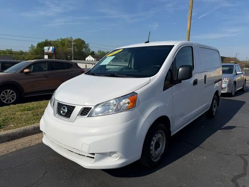 Used 2020 Nissan NV200 S image 3