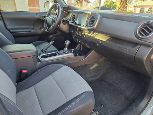 Used 2022 Toyota Tacoma TRD Off-Road image 12