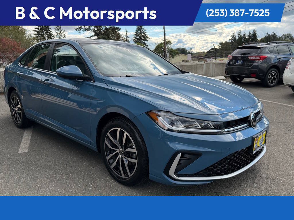 Used 2025 Volkswagen Jetta SE FWD image 1