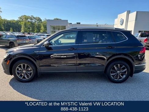 Certified 2022 Volkswagen Tiguan SE w/ Panoramic Sunroof Package AWD/4WD image 9