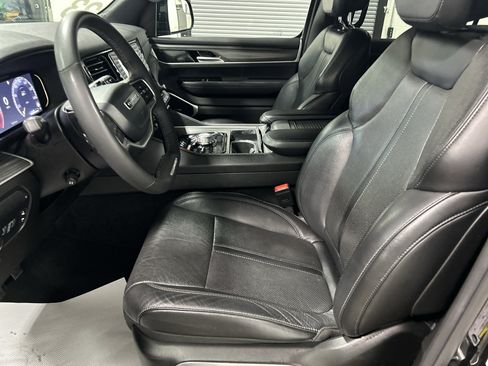 Used 2023 Jeep Wagoneer L Series II image 12