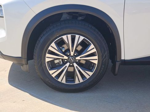 Used 2023 Nissan Rogue SV FWD image 12