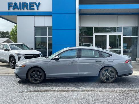 Used 2025 Honda Accord Sport image 2