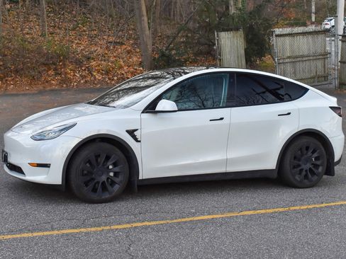 Used 2021 Tesla Model Y Long Range image 2