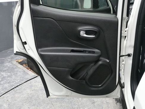 Used 2022 Jeep Renegade Limited image 14