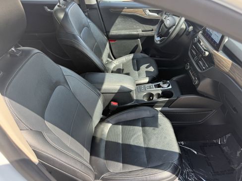 Used 2020 Ford Escape Titanium image 49