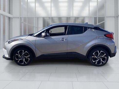 Used 2018 Toyota C-HR XLE image 2