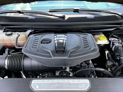 Used 2024 Jeep Wagoneer L Series II w/ Flexible Seating Group AWD/4WD image 21