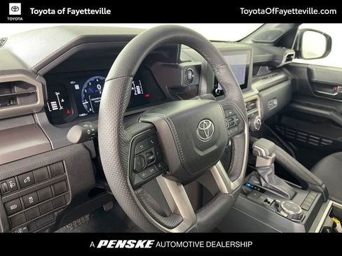 Certified 2025 Toyota Tacoma SR5 w/ SR5 Upgrade Package AWD/4WD image 22