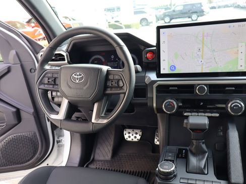 Used 2025 Toyota Tacoma TRD Sport image 16