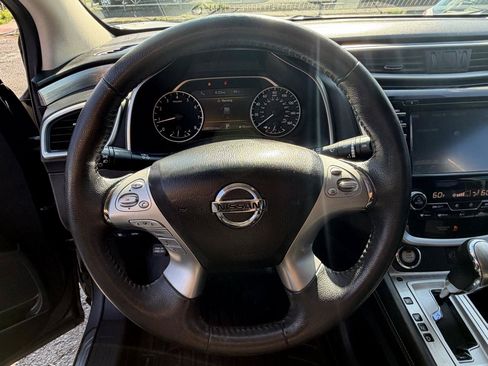 Used 2018 Nissan Murano SV AWD/4WD image 17