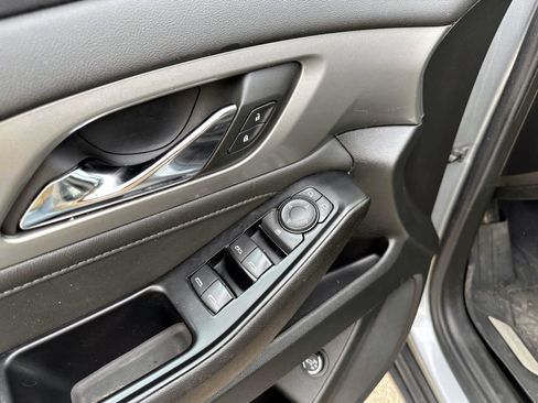 Used 2023 Chevrolet Traverse LT image 15