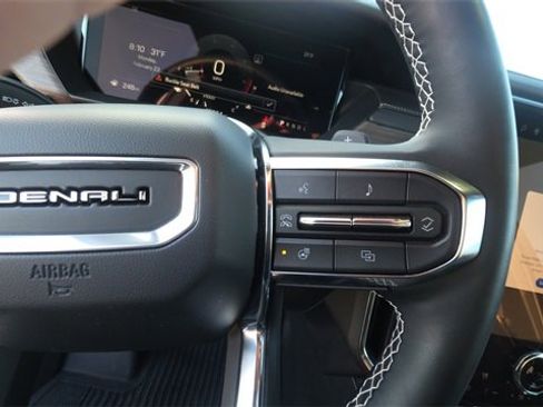 Used 2025 GMC Acadia Denali image 23