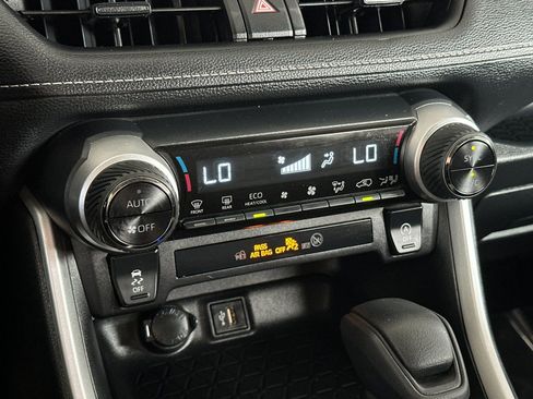 Used 2025 Toyota RAV4 XLE FWD image 18