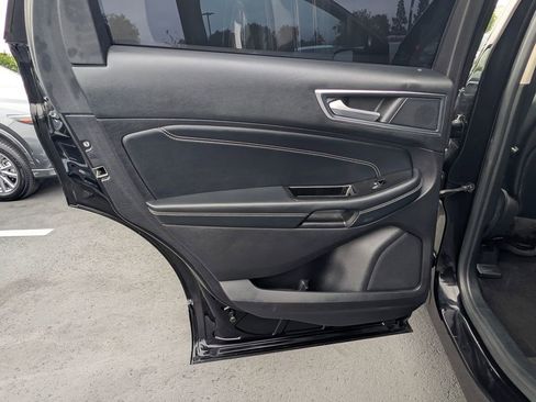 Used 2019 Ford Edge Titanium w/ Equipment Group 301A FWD image 19