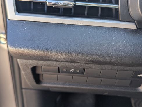 Used 2024 Mitsubishi Outlander SE image 16