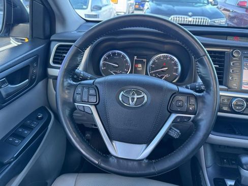 Used 2018 Toyota Highlander image 14