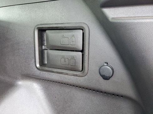 Used 2024 Chevrolet Equinox LT FWD image 31