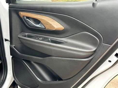 Used 2021 GMC Terrain SLE w/ Driver Convenience Package image 16