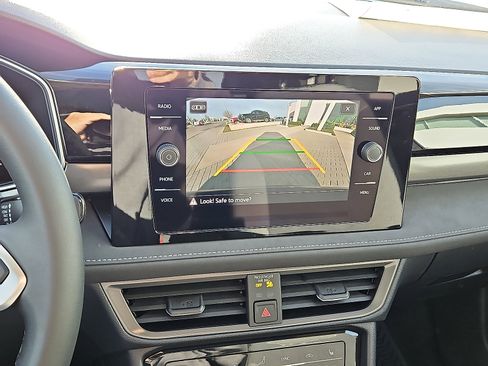 New 2026 Volkswagen Taos SE image 16