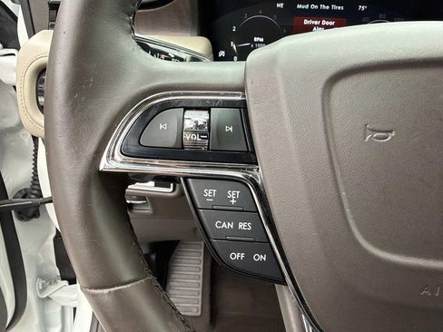 Certified 2022 Lincoln Nautilus Reserve image 30