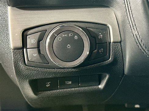 Used 2018 Ford Explorer Platinum image 11