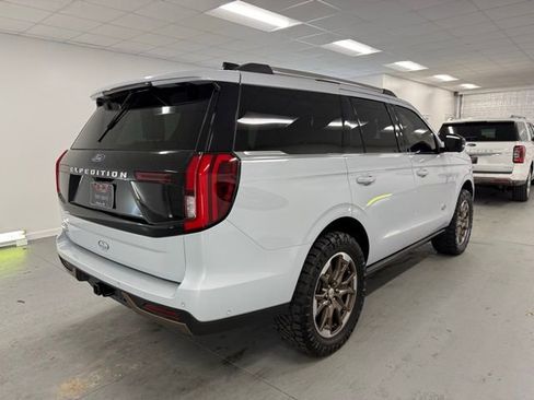 Used 2025 Ford Expedition King Ranch image 6