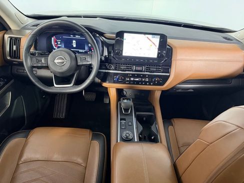 Used 2024 Nissan Pathfinder Platinum w/ Black Appearance Package AWD/4WD image 14
