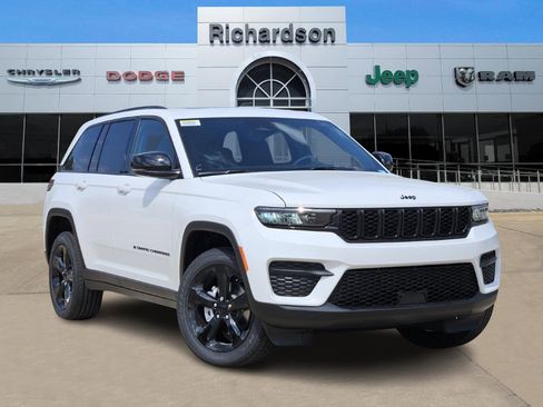 New 2025 Jeep Grand Cherokee Altitude image 1