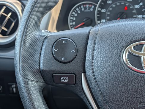 Used 2016 Toyota RAV4 LE image 23