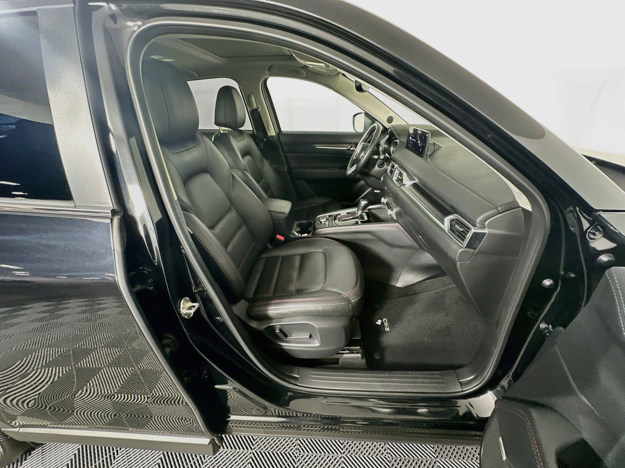 Used 2025 MAZDA CX-5 Carbon Edition AWD/4WD image 31