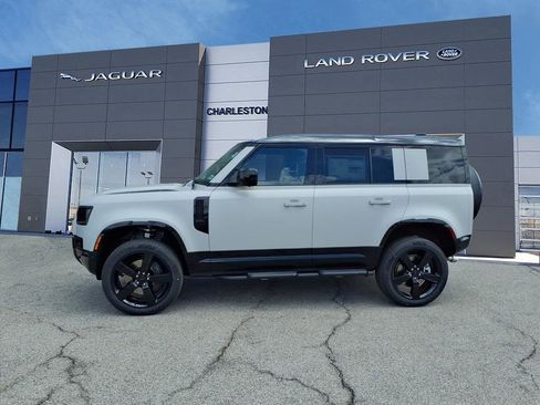 New 2026 Land Rover Defender 110 X-Dynamic SE AWD/4WD image 2